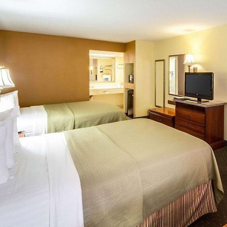 Econo Lodge Inn & Suites Eagle Pass Exteriör bild