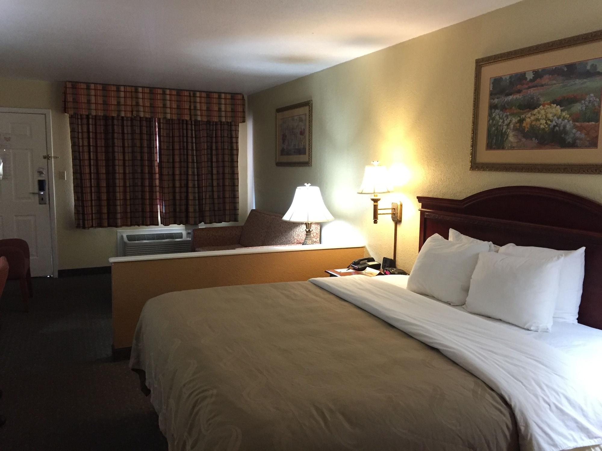 Econo Lodge Inn & Suites Eagle Pass Exteriör bild