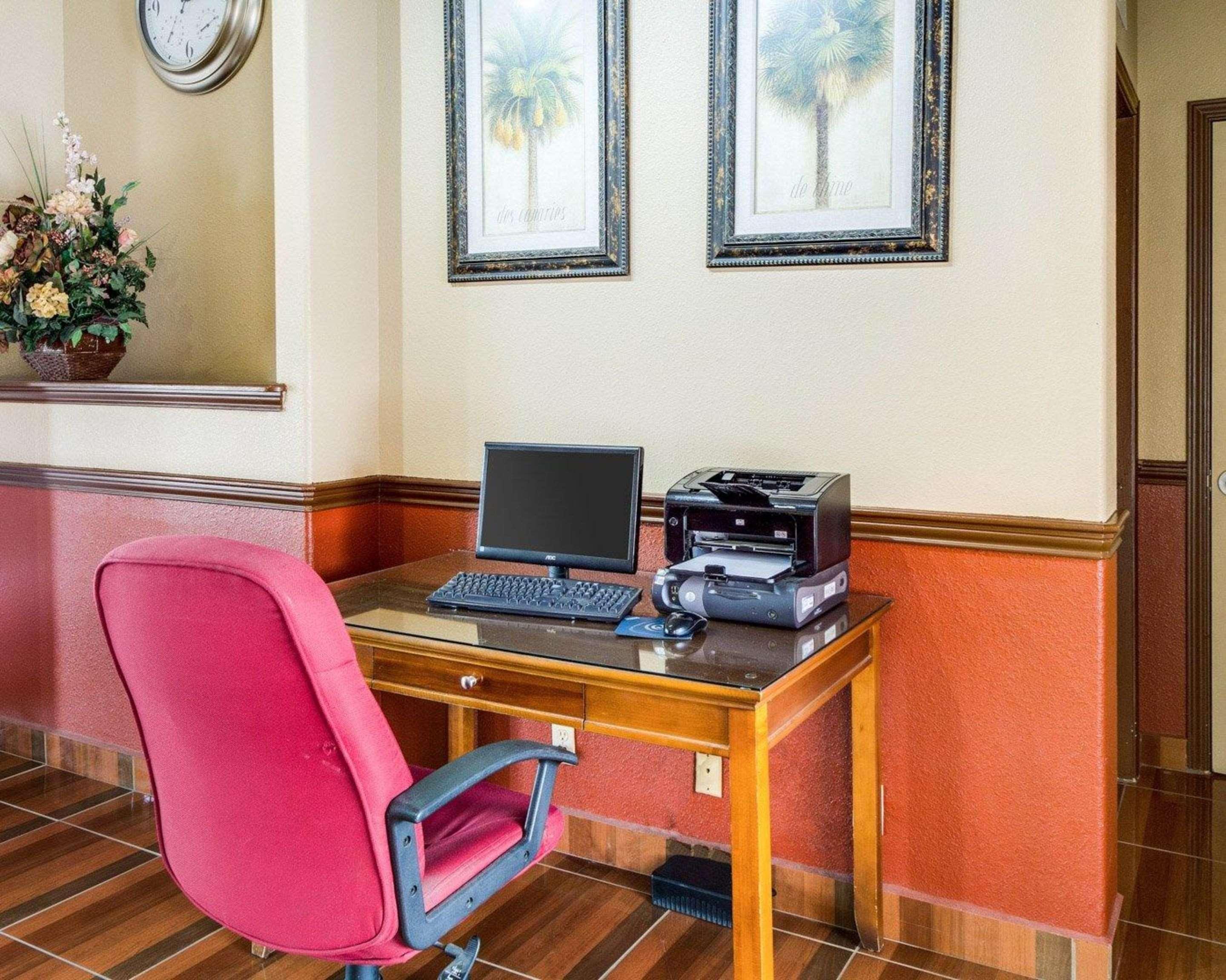 Econo Lodge Inn & Suites Eagle Pass Exteriör bild