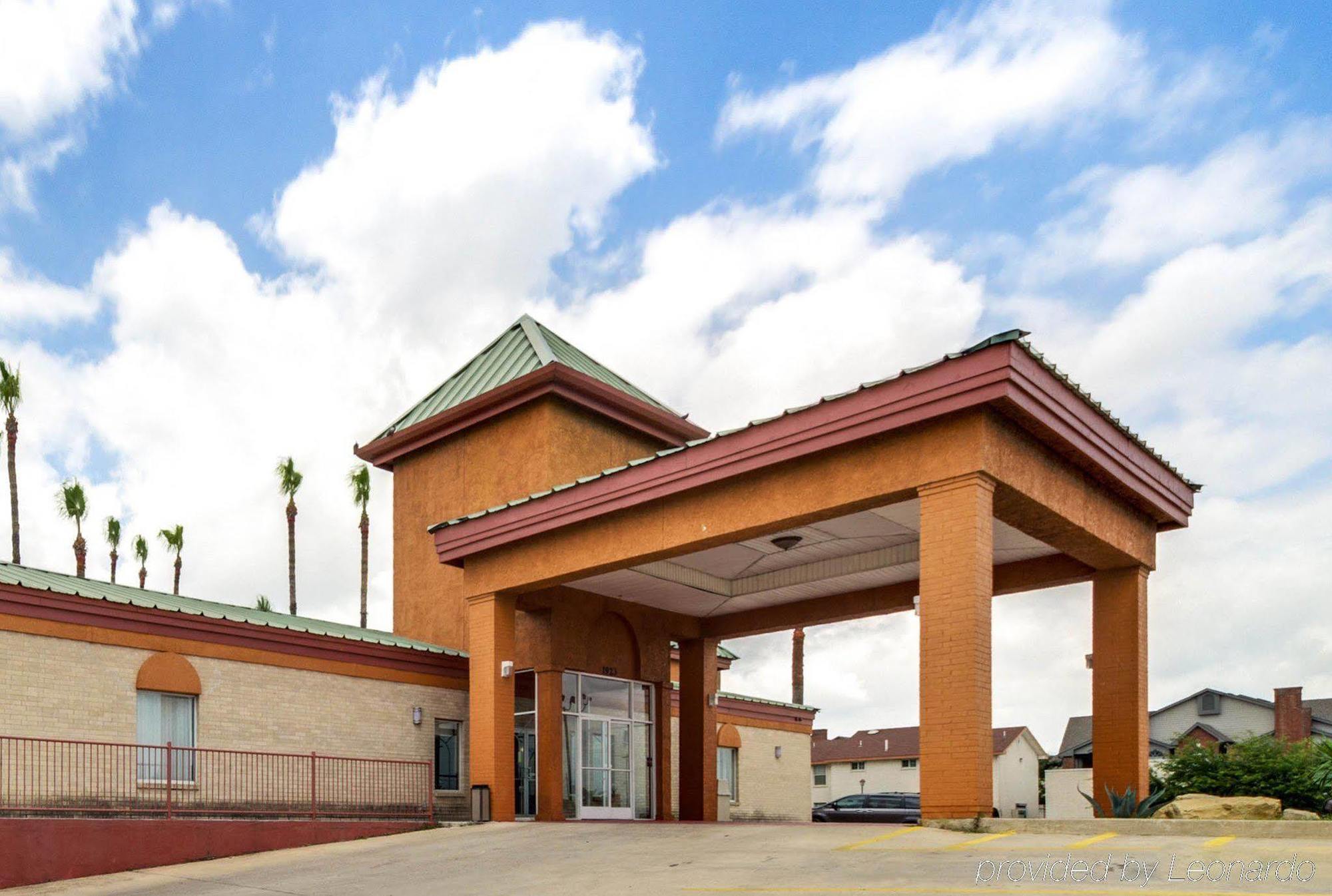 Econo Lodge Inn & Suites Eagle Pass Exteriör bild