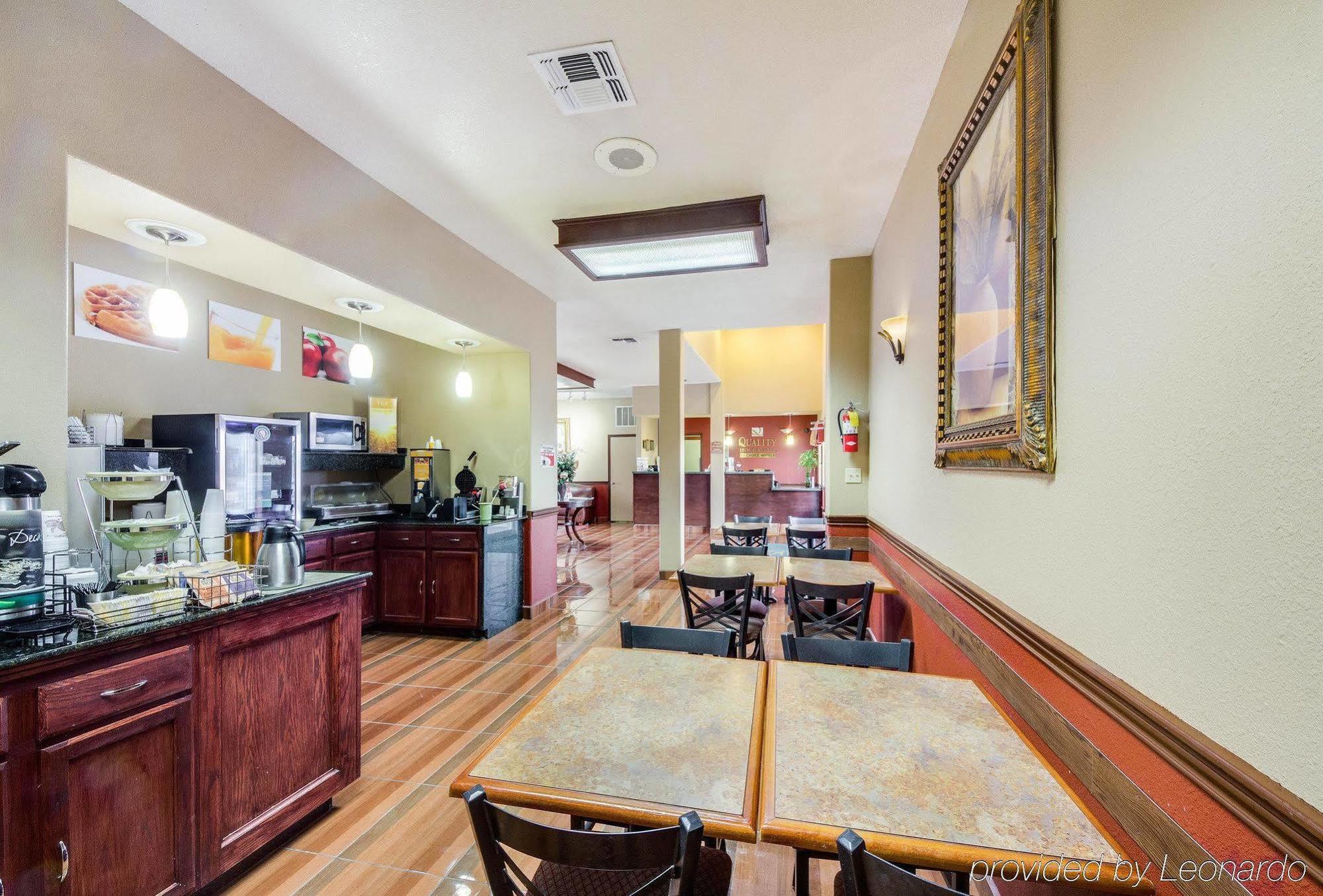 Econo Lodge Inn & Suites Eagle Pass Exteriör bild